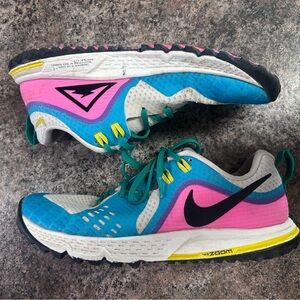 Nike Women's Blue and Pink Athletic Shoes